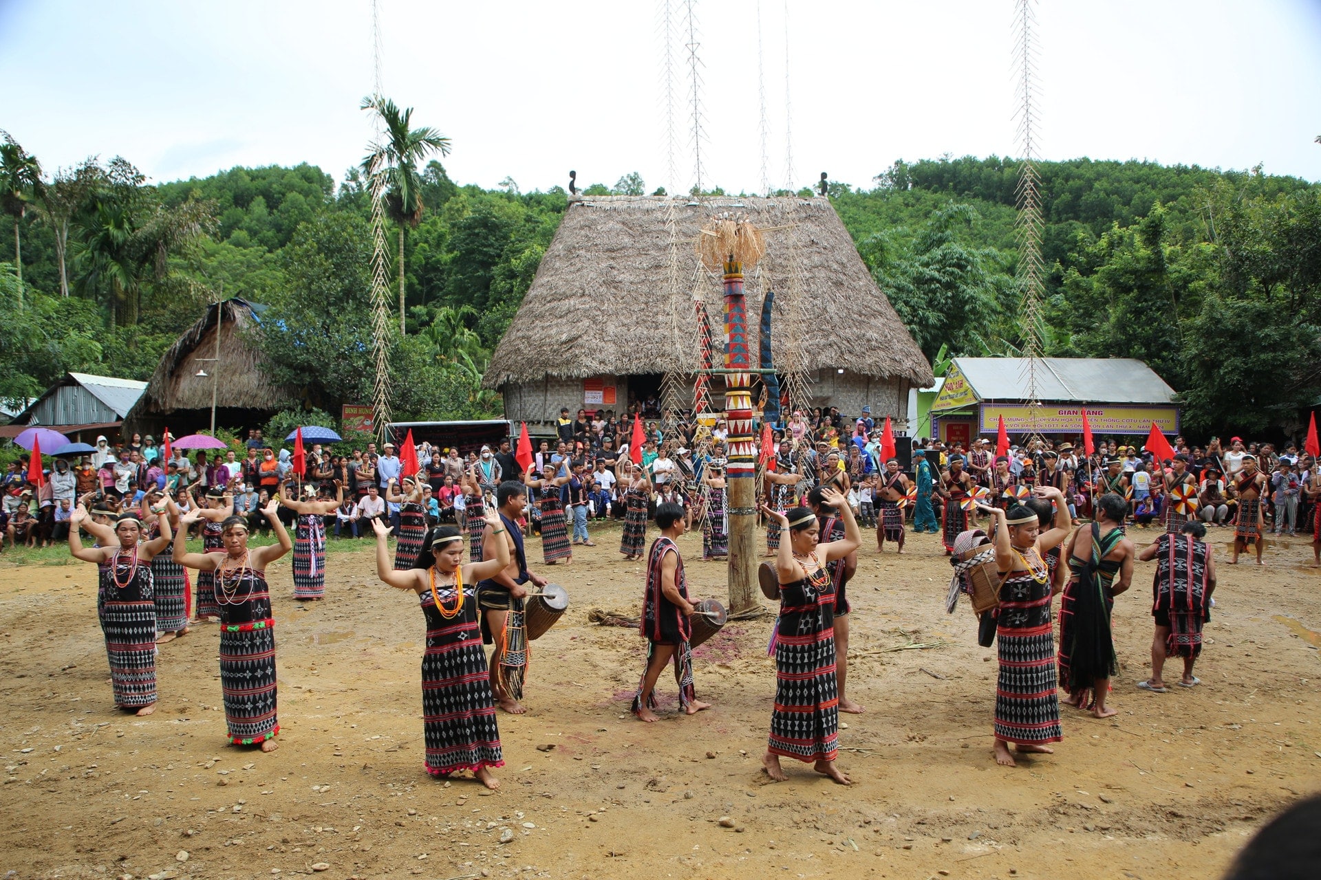 The Gia Lai Gong Cultural Festival brings together ethnic communities to perform UNESCO-listed gong music and vibrant traditional dances